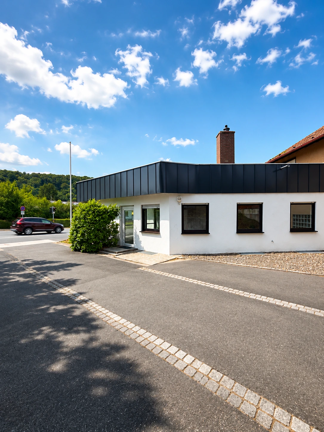 Außenfläche vor der Gewerbeeinheit