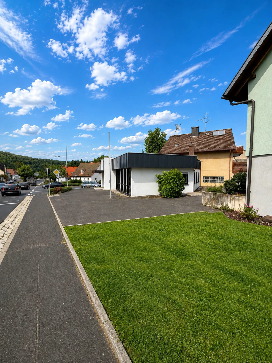 Stellplätze direkt an der Gewerbeimmobilie